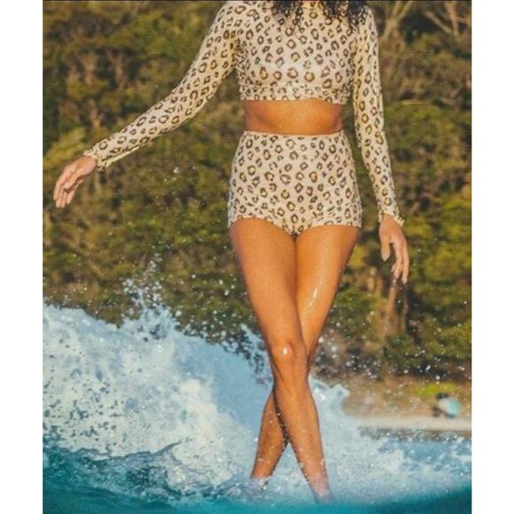 Billabong• Sweet Sands Crop Rashguard - Picture 9 of 12